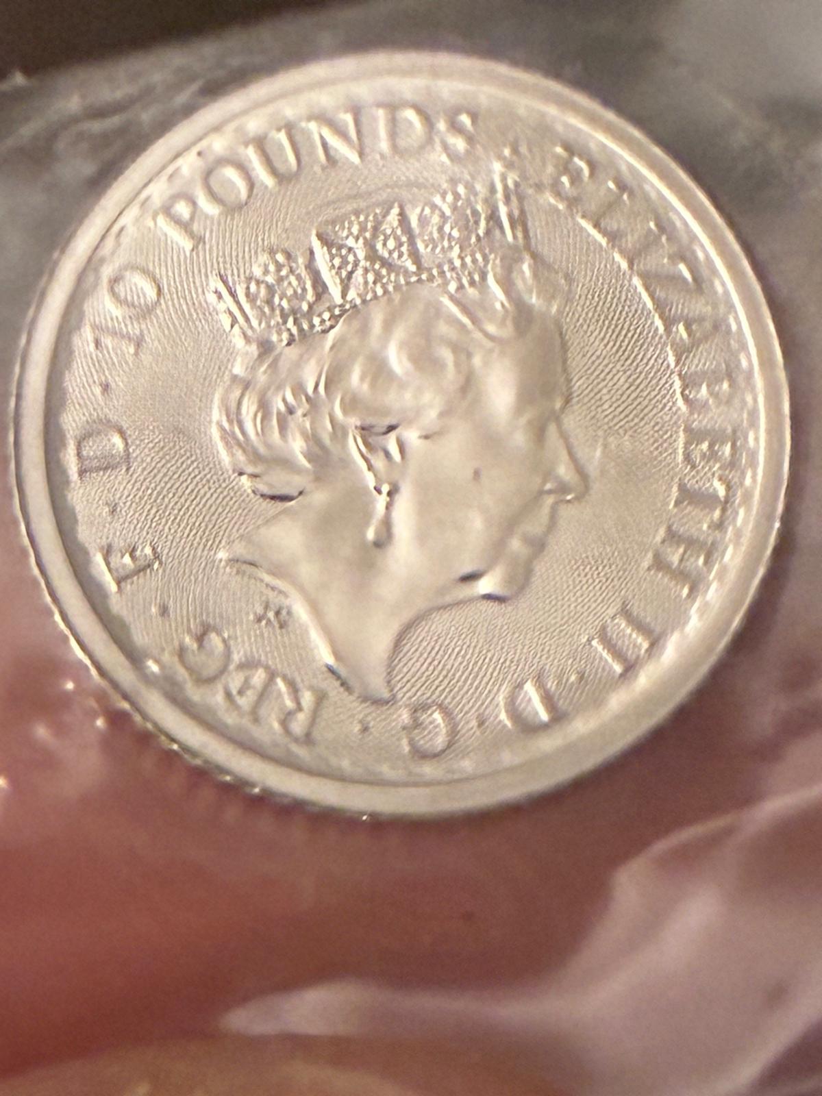 Obverse of a Britannia coin featuring Queen Elizabeth II